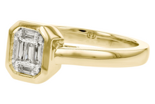 Load image into Gallery viewer, Baguett Diamond Ring in 14K Yellow Gold
